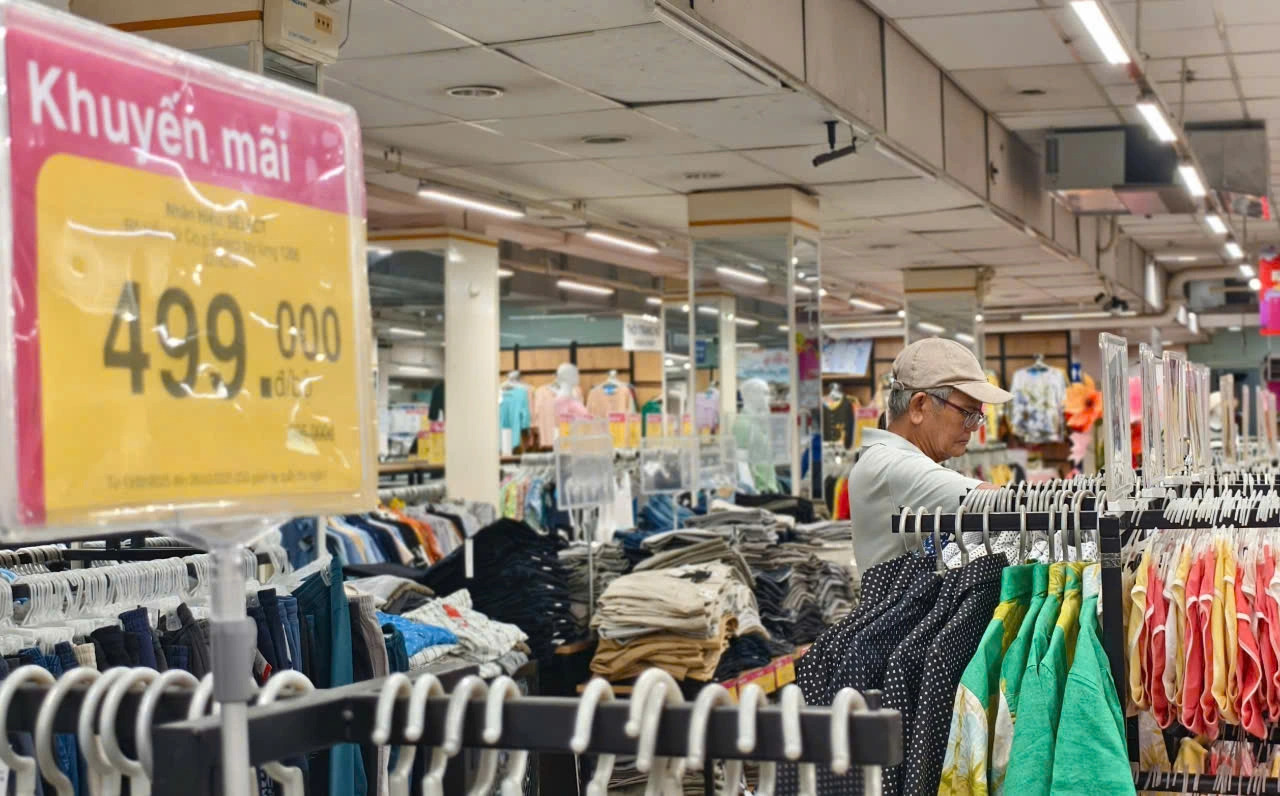 Retail sales decline as consumers tighten belts in Ho Chi Minh City