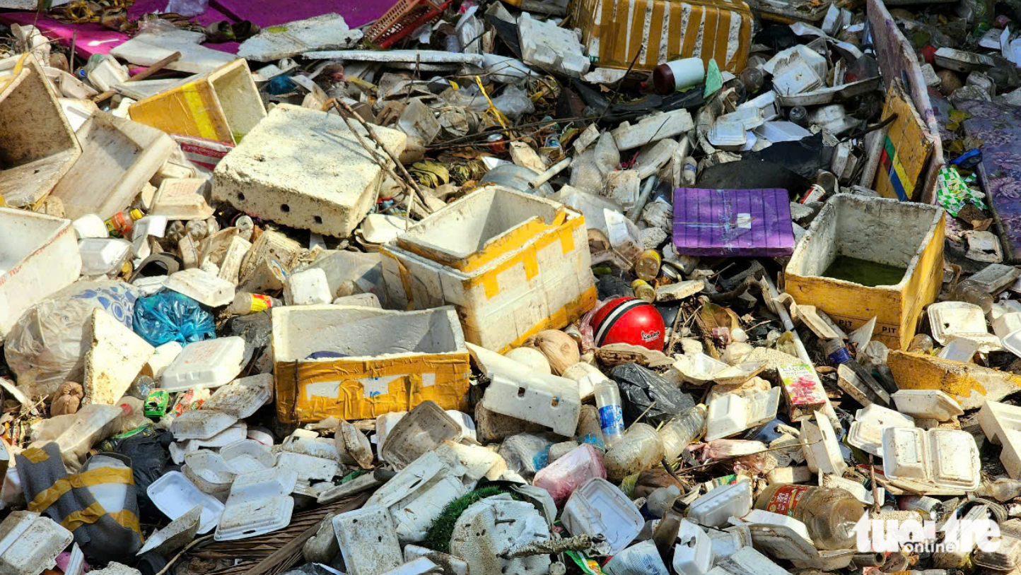 Plastic bags and styrofoam boxes float in a section of a canal in Ho Chi Minh City. Photo: Ngoc Khai / Tuoi Tre