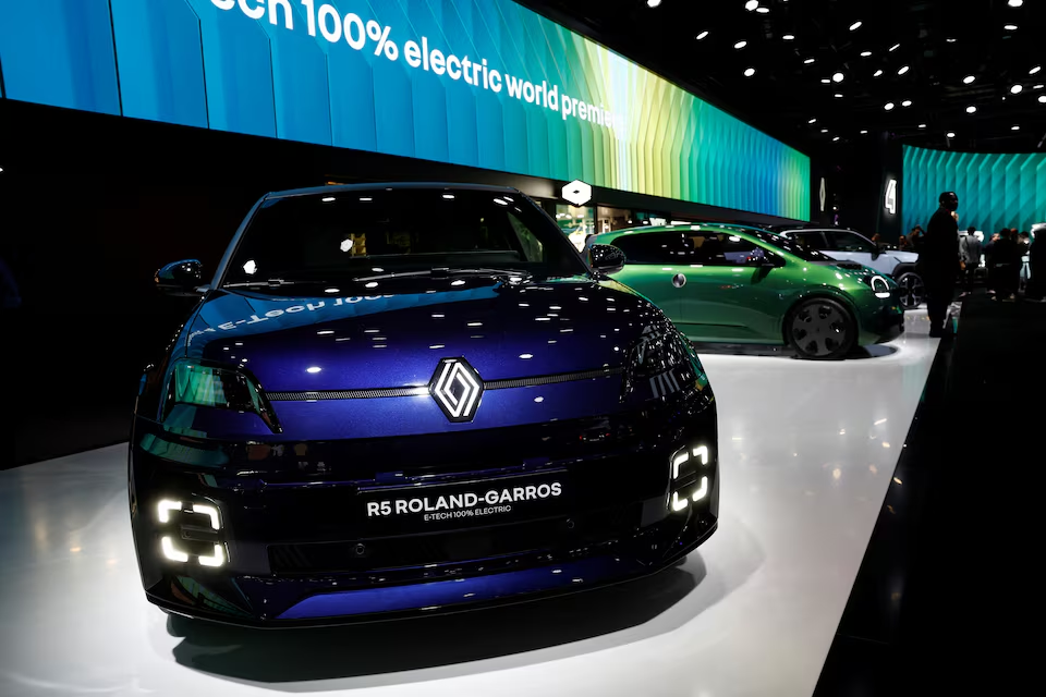 A Renault R5 Roland-Garros E-Tech 100% electric car is displayed on media day at the 2024 Paris Auto Show in Paris, France, October 14, 2024. Photo: Reuters