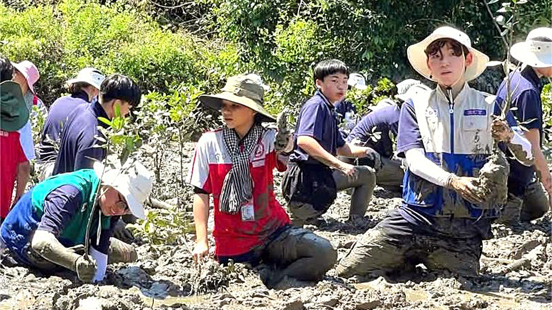 Vietnamese, S.Korean Red Cross volunteers strengthen ties through community projects in Ho Chi Minh City