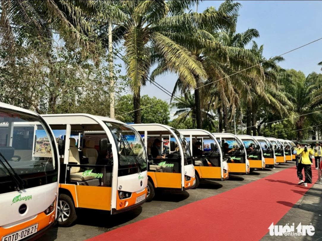 Ho Chi Minh City works to remove roadblocks for 70 electric tourist vehicles