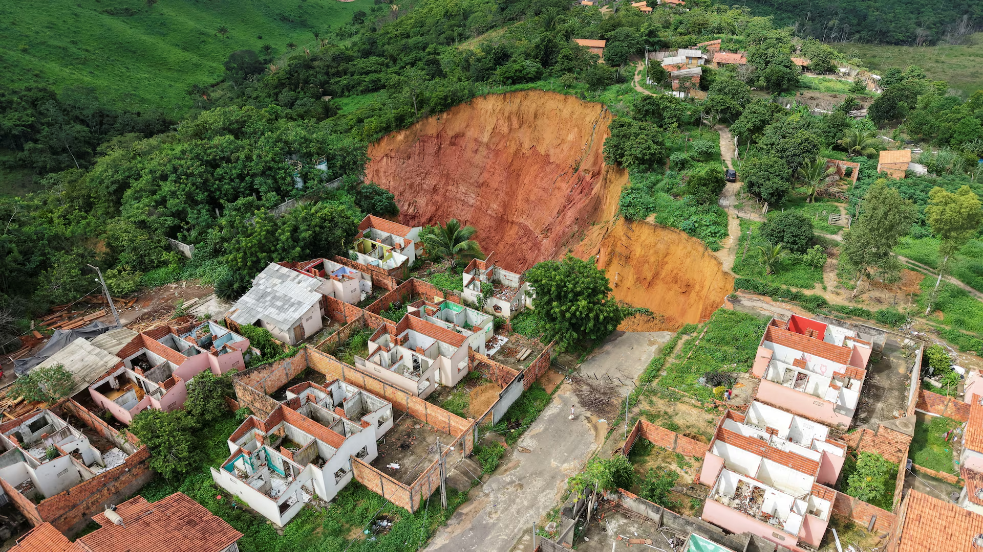 Massive sinkholes put hundreds in Amazonian town at risk