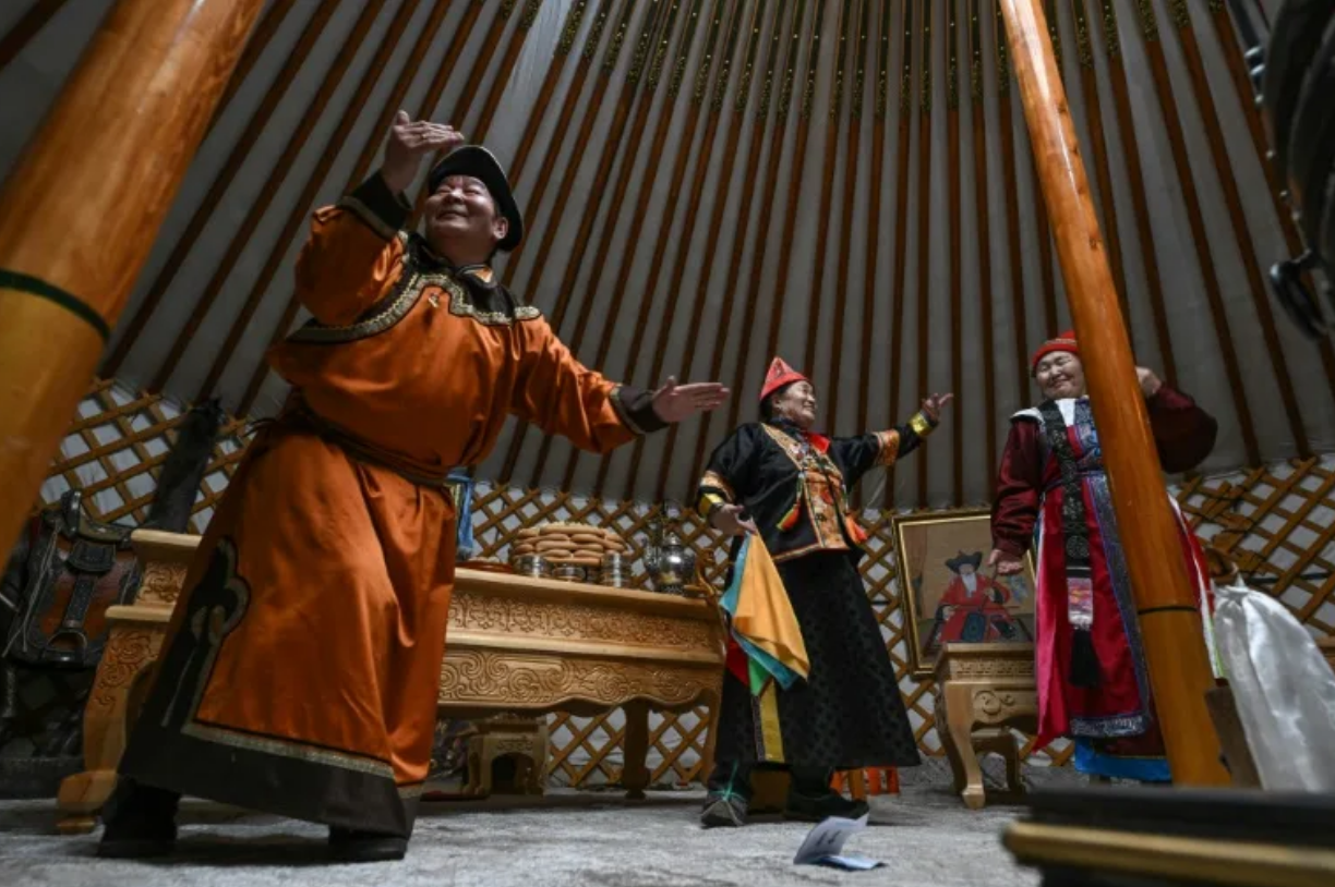 Mongolians warm up on culture at new winter festival