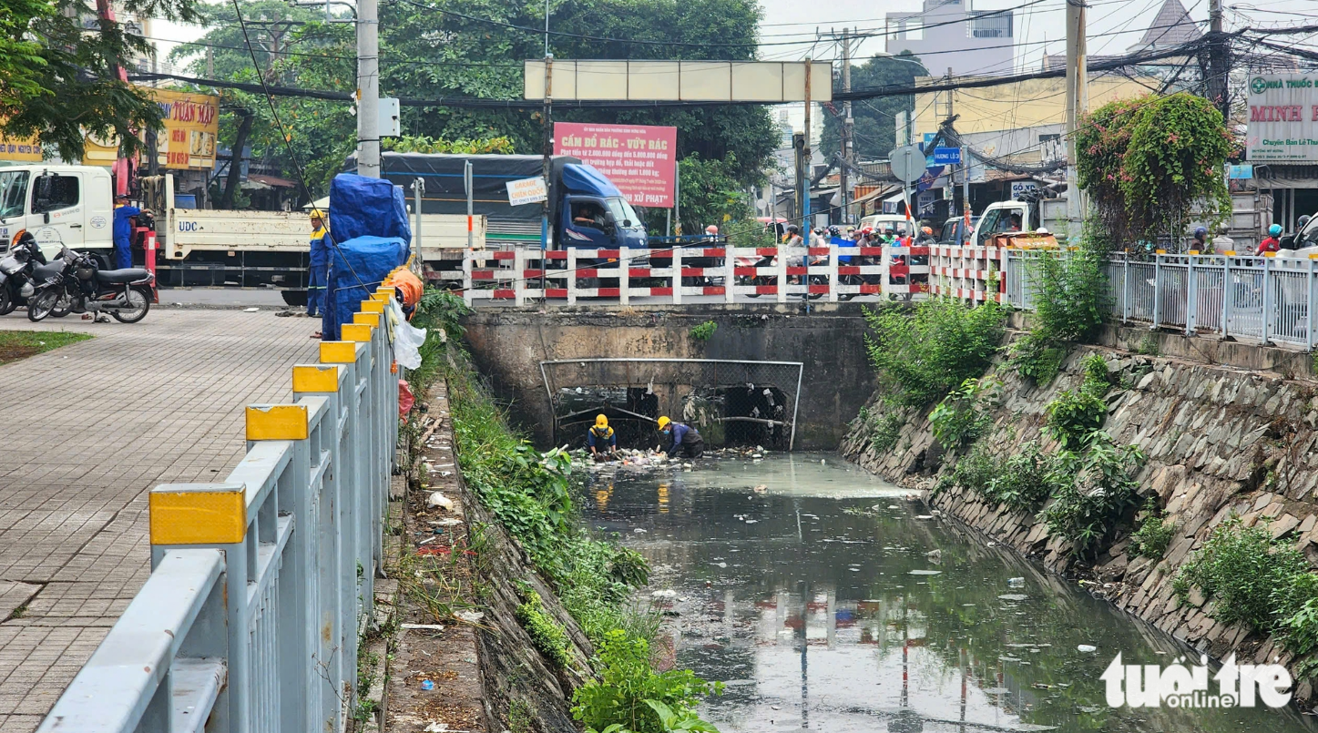 A section of Canal 19/5 in Tan Phu District, Ho Chi Minh City is clear of trash after the cleanup on February 22, 2025. Photo: Ngoc Khai / Tuoi Tre