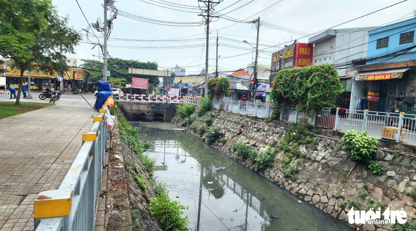 Over six metric tons of waste removed from a section of Canal 19/5 in Tan Phu District, Ho Chi Minh City on February 22, 2025. Photo: Ngoc Khai / Tuoi Tre