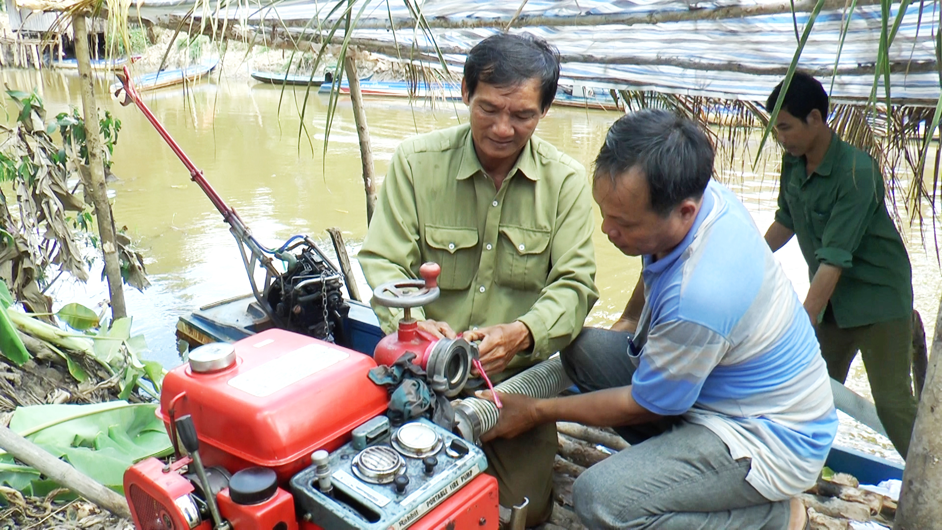 Authorities regularly inspect firefighting equipment for forest fire prevention. Photo: Thanh Huyen / Tuoi Tre