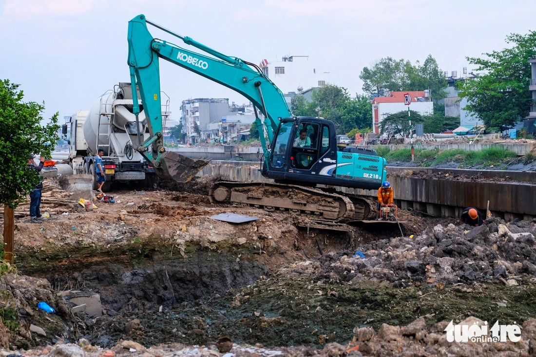 Workers at a construction site on the Tham Luong-Ben Cat-Nuoc Len Canal in District 12, Ho Chi Minh City.