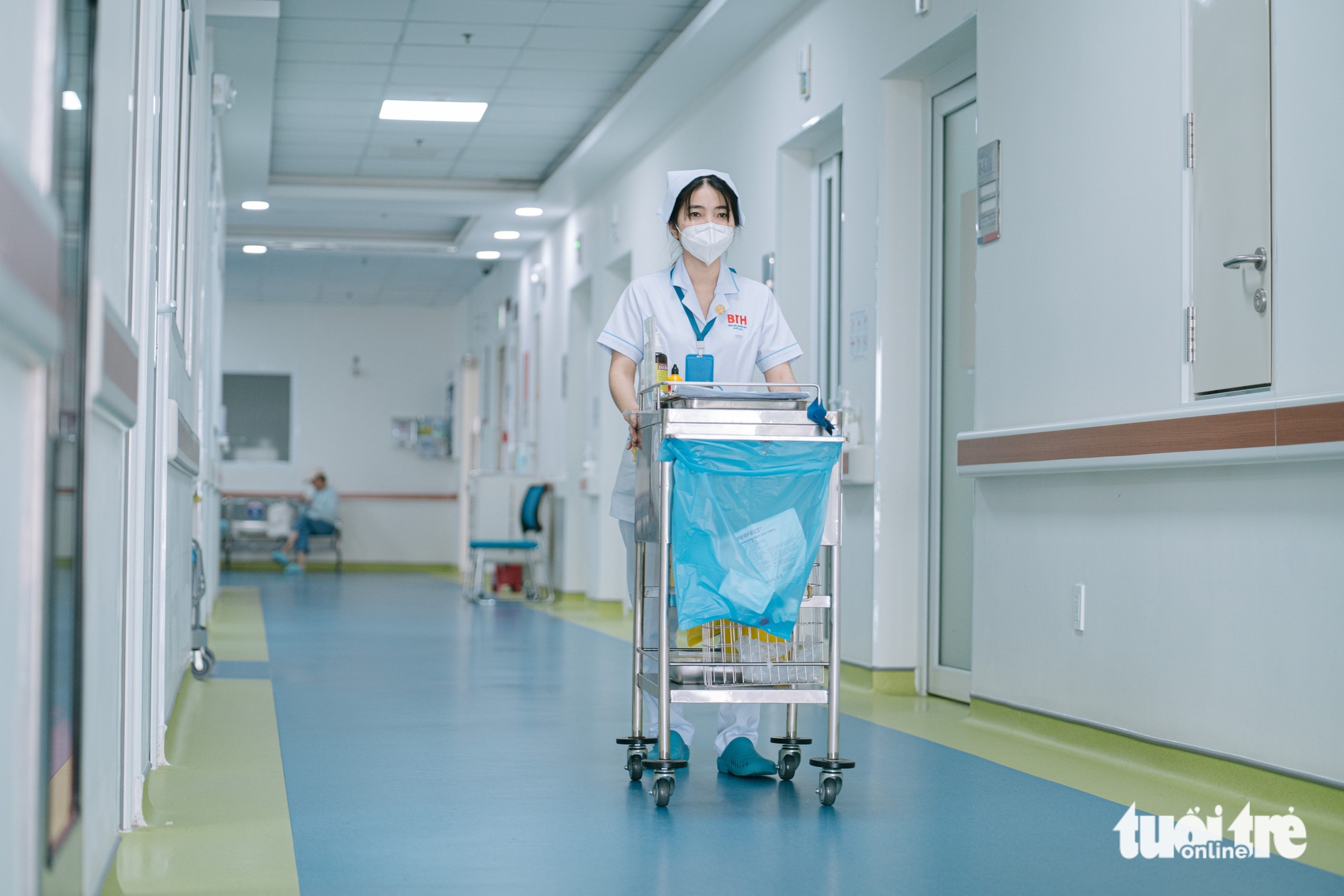 A nurse pushes a trolley at the Blood Transfusion and Hematology Hospital at the Tan Kien medical campus in Tan Kien Commune, Binh Chanh District, Ho Chi Minh City. Photo: Thanh Hiep / Tuoi Tre