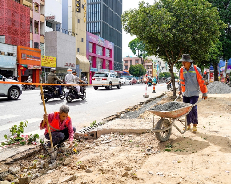 Residents blatantly rent out sidewalks in Ho Chi Minh City