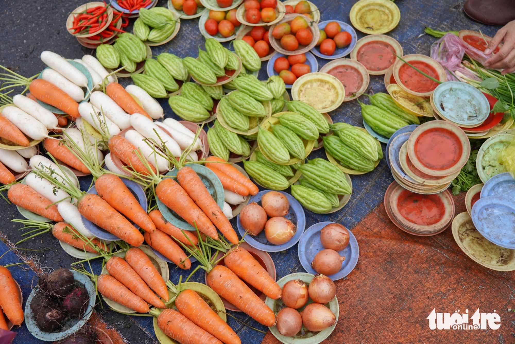 Ho Chi Minh City: A unique worker’s market with no scales, just plates or baskets