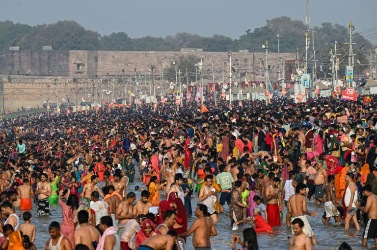 India's vast Hindu festival draws to an end