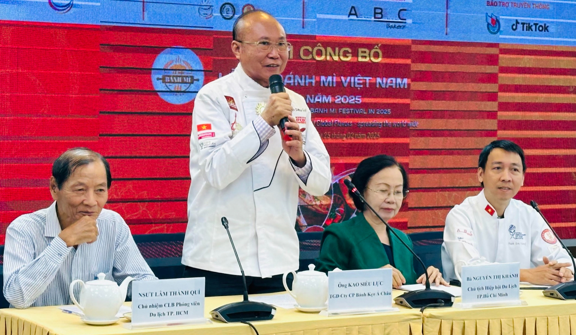 Kao Sieu Luc, general director of Asia Bakery – Confectionery JSC, speaks at the press conference for the third Vietnam Bánh Mì Festival 2025, held in Ho Chi Minh City, February 25, 2025. Photo: Thao Thuong / Tuoi Tre