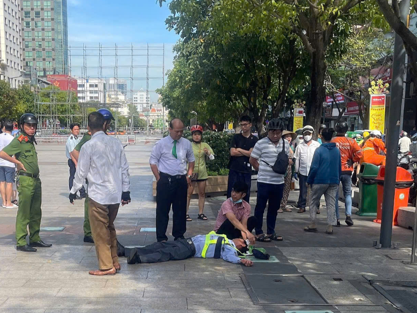 Security guard attacked for reminding couple not to walk dog into Ho Chi Minh City promenade