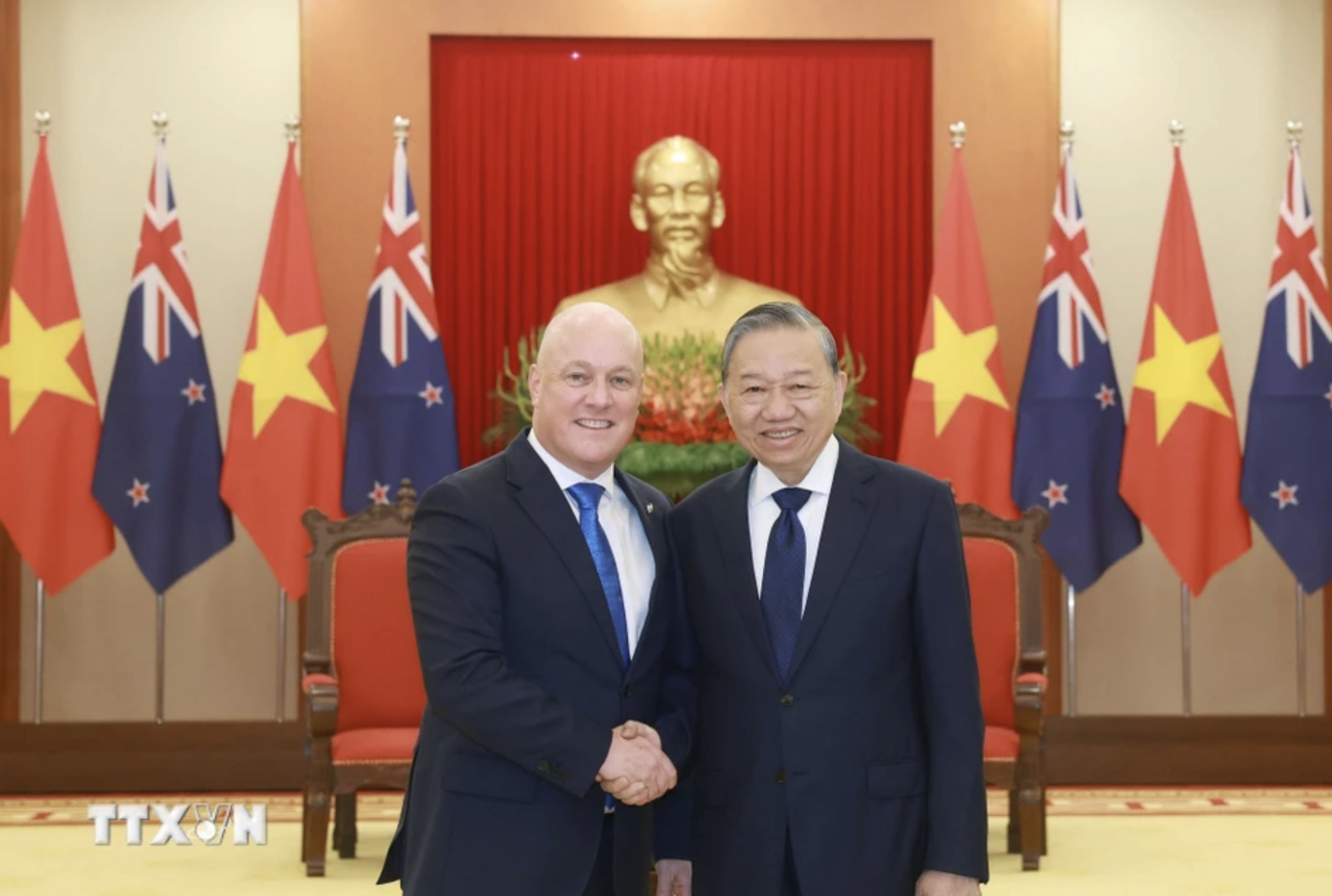 New Zealand ready to welcome more Vietnamese students, researchers: PM Luxon