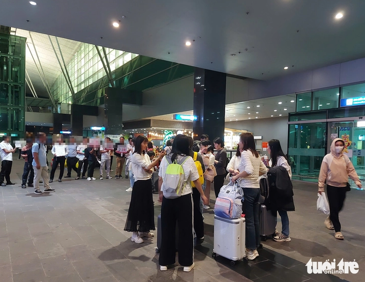 Phu Quoc International Airport welcomes foreign tourists.