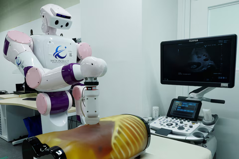 AIREC, an artificial intelligence (AI)-driven humanoid robot, conducts an ultrasonic examination on a mock-up during a demonstration at Waseda University's laboratory in Tokyo, Japan February 17, 2025. Photo: Reuters