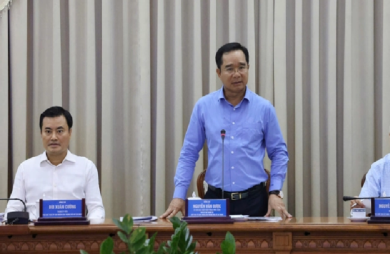 Ho Chi Minh City chairman orders urgent improvement of investment, business environment