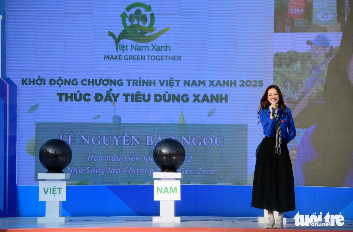 Miss Intercontinental 2022 Le Nguyen Bao Ngoc delivers her speech at the launch ceremony of the Green Vietnam 2025 program in Ho Chi Minh City on March 1, 2025. Photo: Quang Dinh / Tuoi Tre