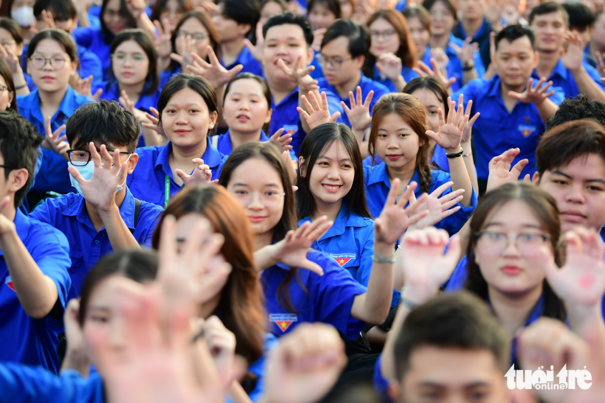 Young people in Ho Chi Minh City attend the opening ceremony of the Green Vietnam 2025 program. Photo: Quang Dinh / Tuoi Tre