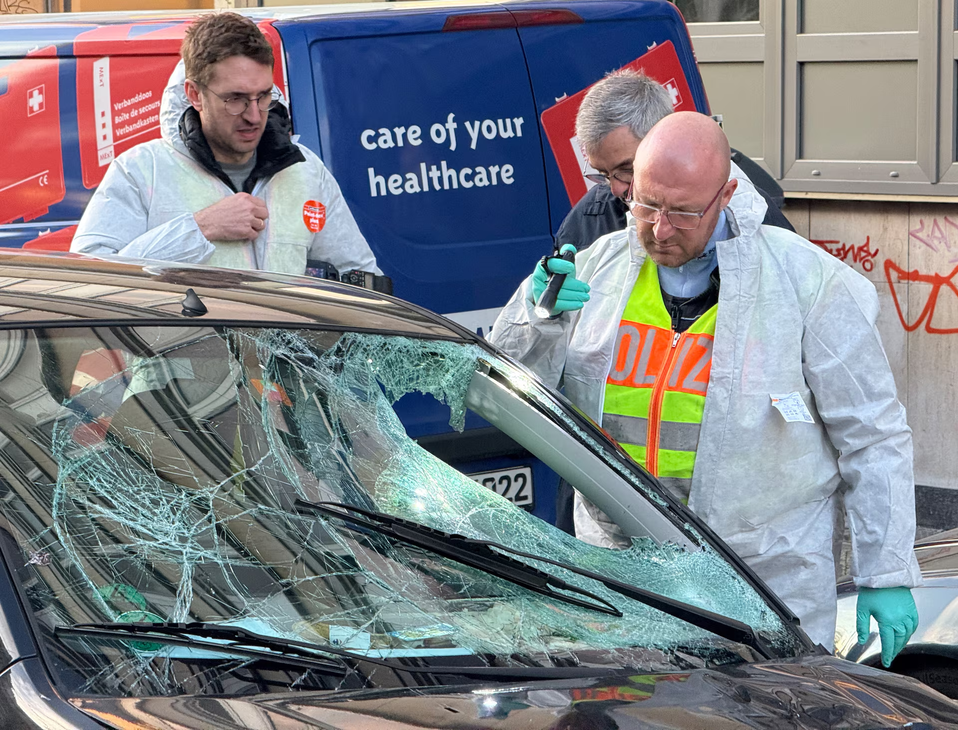 Forensic experts work on a car which drove into a crowd, in Mannheim, Germany, March 3, 2025. Photo: Reuters