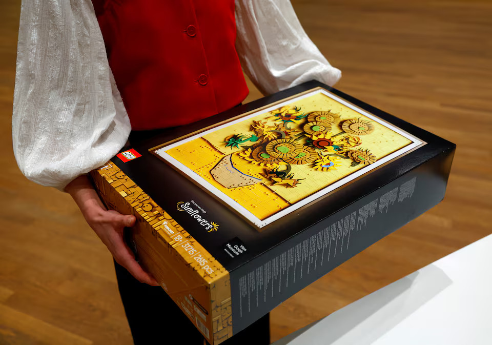 [3/15]A woman shows a box of a LEGO brick version of Van Gogh's Sunflowers painting at Dutch Van Gogh Museum in Amsterdam, Netherlands, February 28, 2025. Photo: Reuters