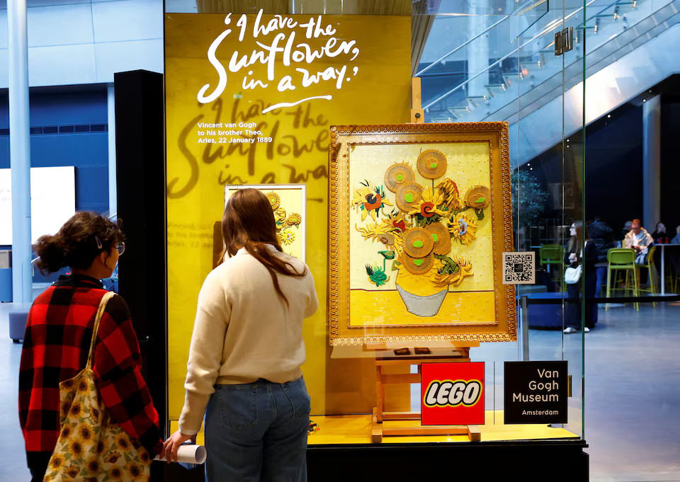 [6/15]Visitors look at a LEGO brick version of Van Gogh's Sunflowers painting at Dutch Van Gogh Museum in Amsterdam, Netherlands, February 28, 2025. Photo: Reuters