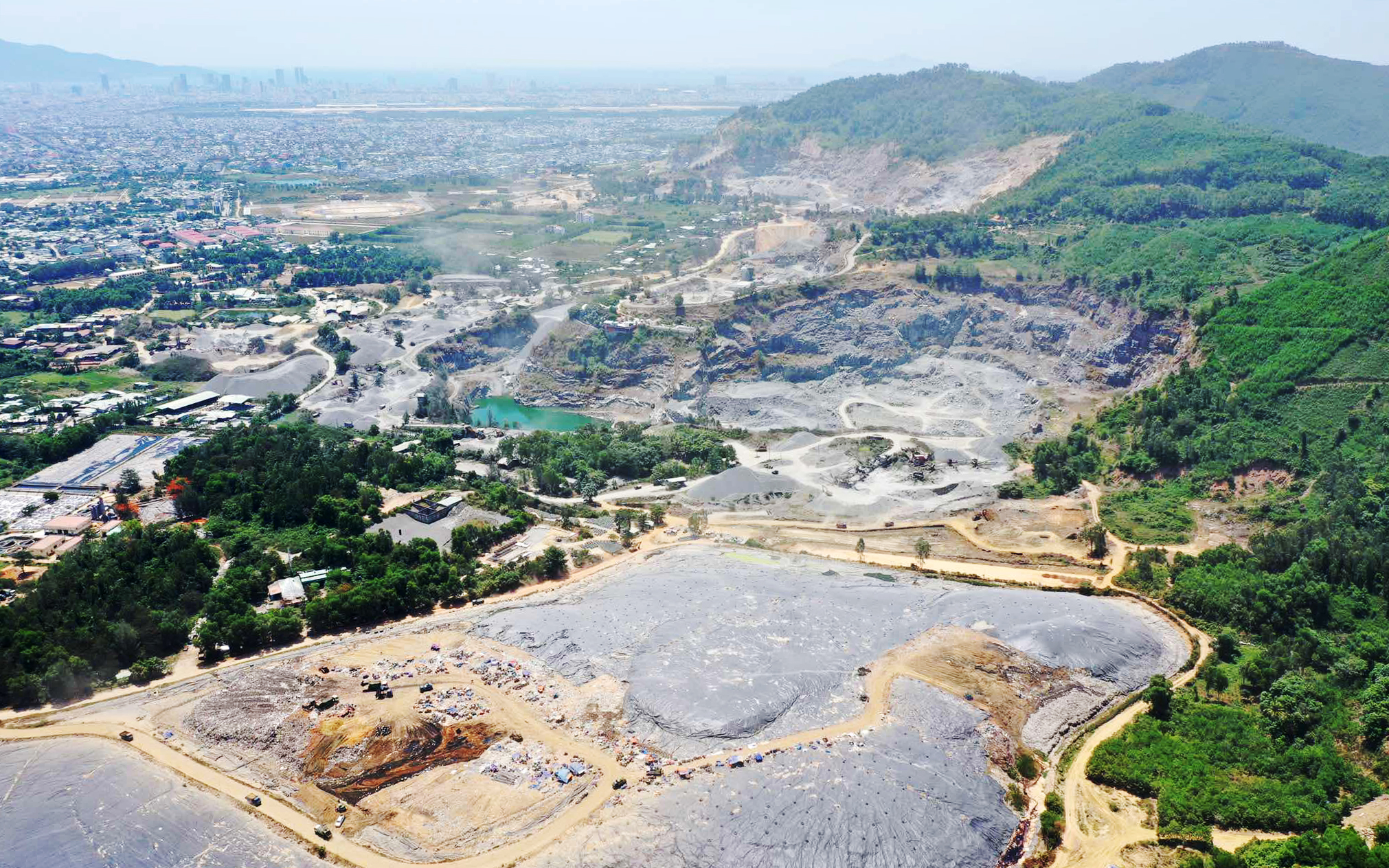 A drone’s view of the Khanh Son landfill complex in Lien Chieu District, Da Nang City, central Vietnam. Photo: Truong Trung / Tuoi Tre