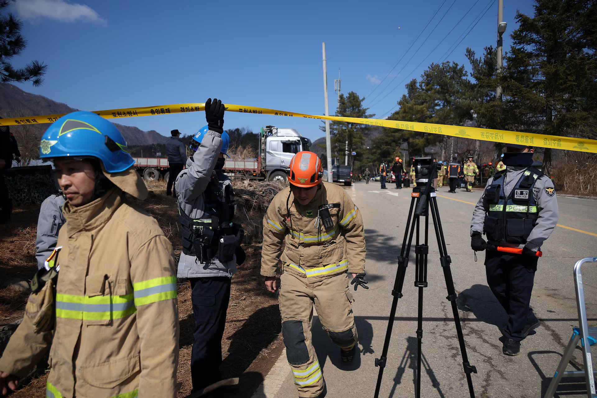 Police officers walk at an area cordoned off after Mk82 bombs fell outside the shooting range during joint live-fire exercises near the demilitarized zone separating two Koreas in Pocheon, South Korea, March 6, 2025. Photo: Reuters