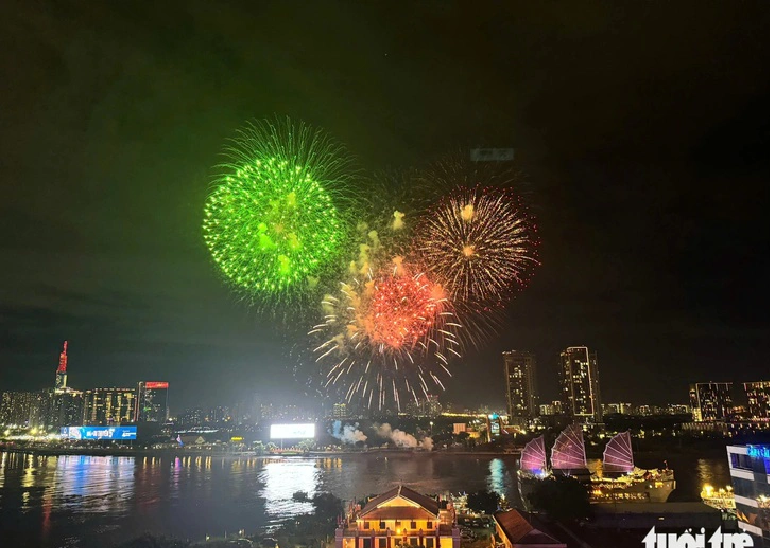 Ho Chi Minh City to celebrate Reunification Day with fireworks at 7 locations