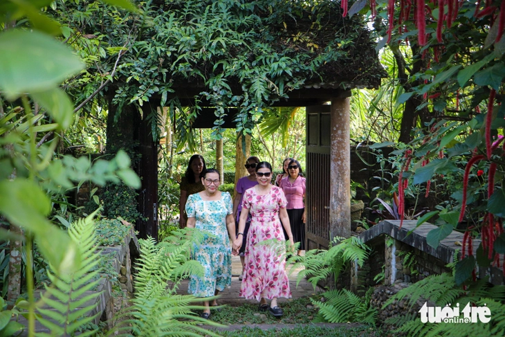 Tourists visit Tich Thien Duong House in Thai Lai Village in Hoa Nhon Commune, Hoa Vang District, Da Nang City, central Vietnam. Photo: Thanh Nguyen / Tuoi Tre