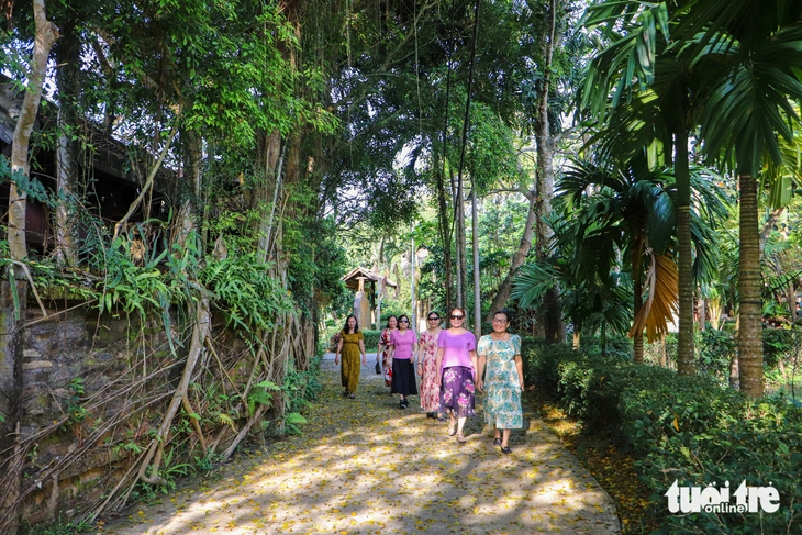 Tourists visit Tich Thien Duong House in Thai Lai Village in Hoa Nhon Commune, Hoa Vang District, Da Nang City, central Vietnam. Photo: Thanh Nguyen / Tuoi Tre