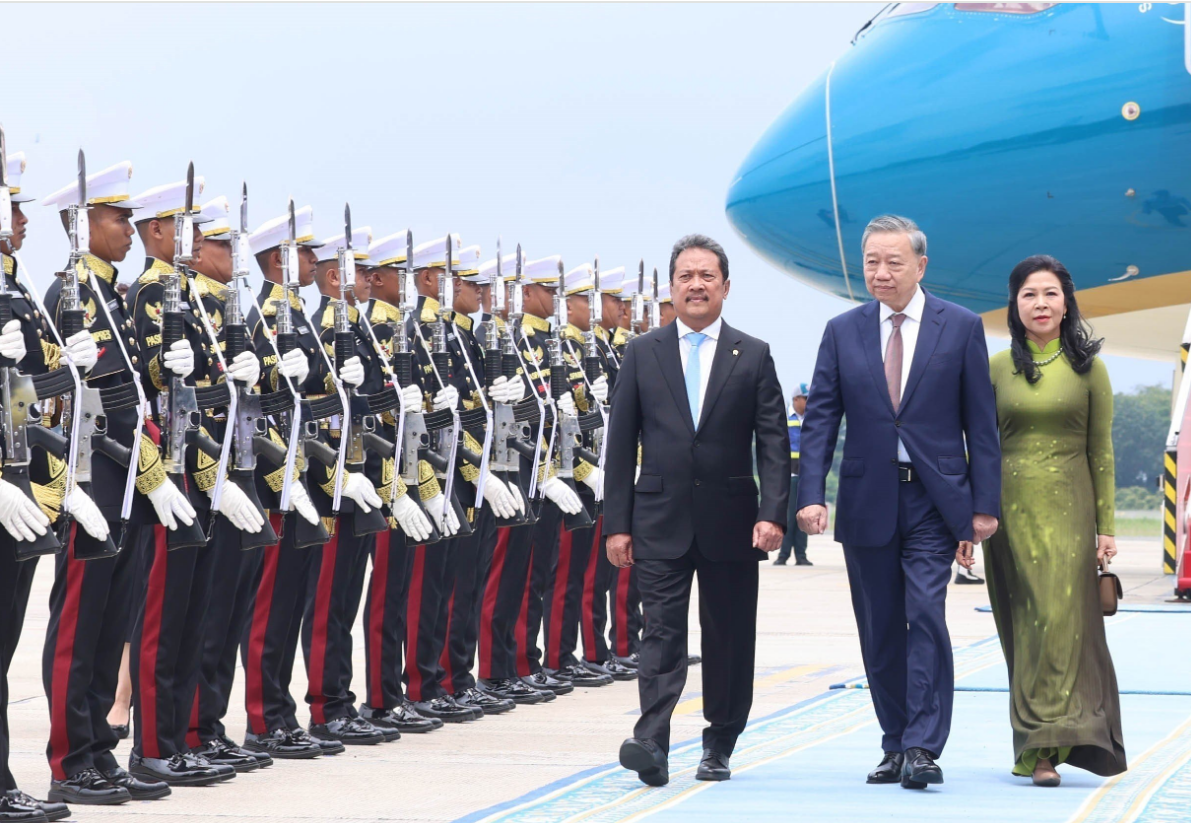 Indonesia welcomes Vietnam’s Party chief with ceremonial 7-gun salute