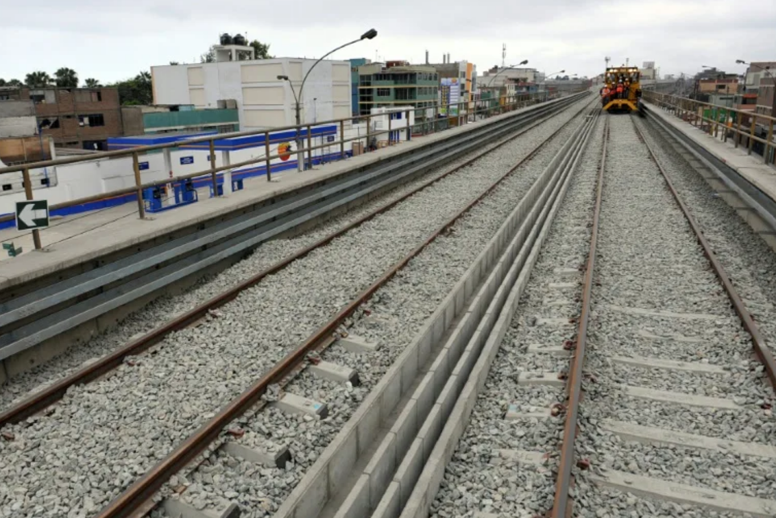 Sleeping man is struck by train in Peru but survives