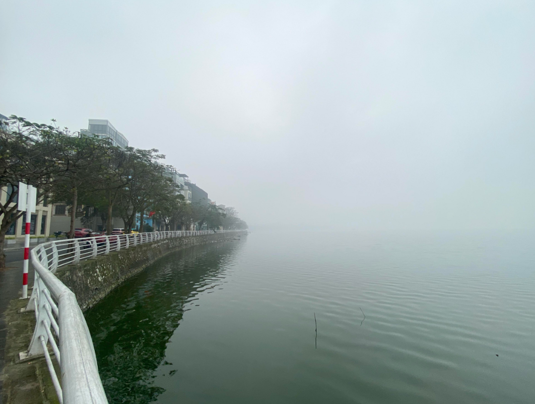 Hanoi and the northeastern region may experience prolonged dense fog in the mornings until March 13, 2025. Photo: Chi Tue / Tuoi Tre