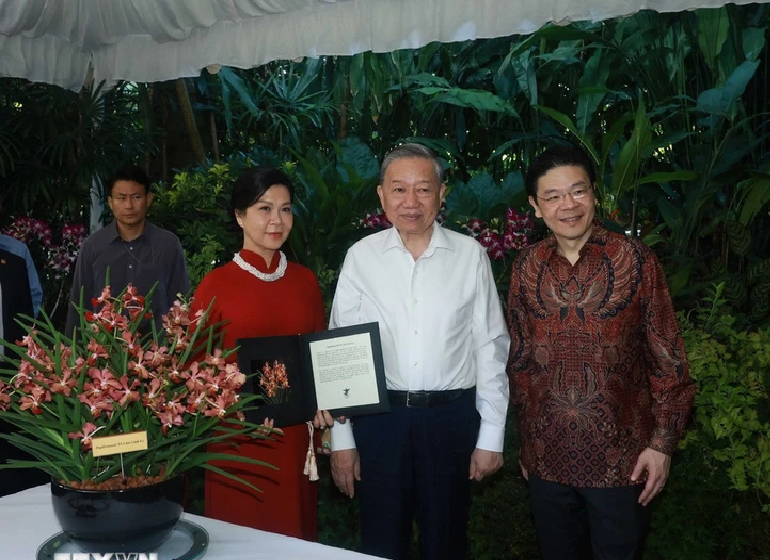 The orchid naming ceremony is a prestigious diplomatic tradition in Singapore. Photo: Vietnam News Agency