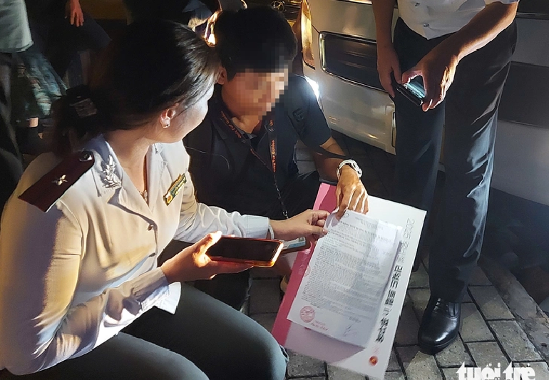 2 foreigners suspected of illegally working as tour guides on Vietnam’s Phu Quoc Island