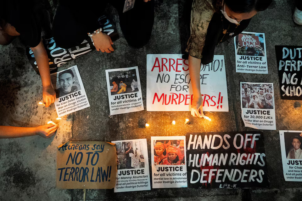 [5/14]People light candles during a protest following the arrest of former Philippine President Rodrigo Duterte, in Quezon City, Philippines, March 11, 2025. Photo: Reuters