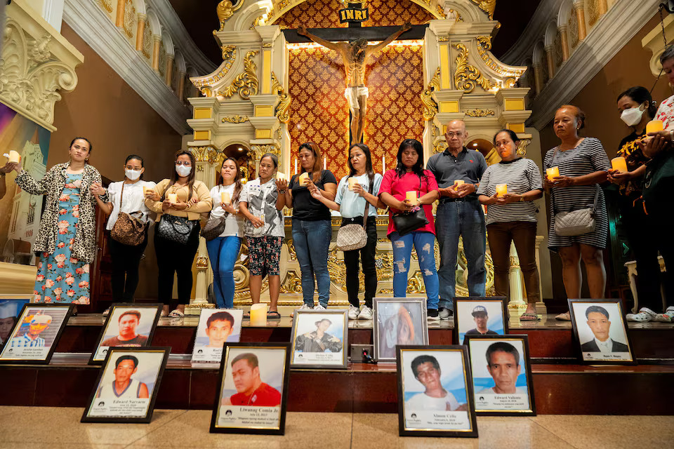 [4/14]Relatives of victims of drug war and extrajudicial killings gather during a mass, following the arrest of former Philippine President Rodrigo Duterte, in Quezon City, Philippines, March 11, 2025. Photo: Reuters