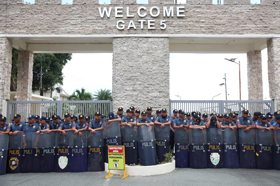 [7/14]Members of the Philippine National Police standby outside the Villamor Airbase where former Philippine President Rodrigo Duterte is currently held after being arrested, in Pasay City, Metro Manila, Philippines, March 11, 2025. Photo: Reuters