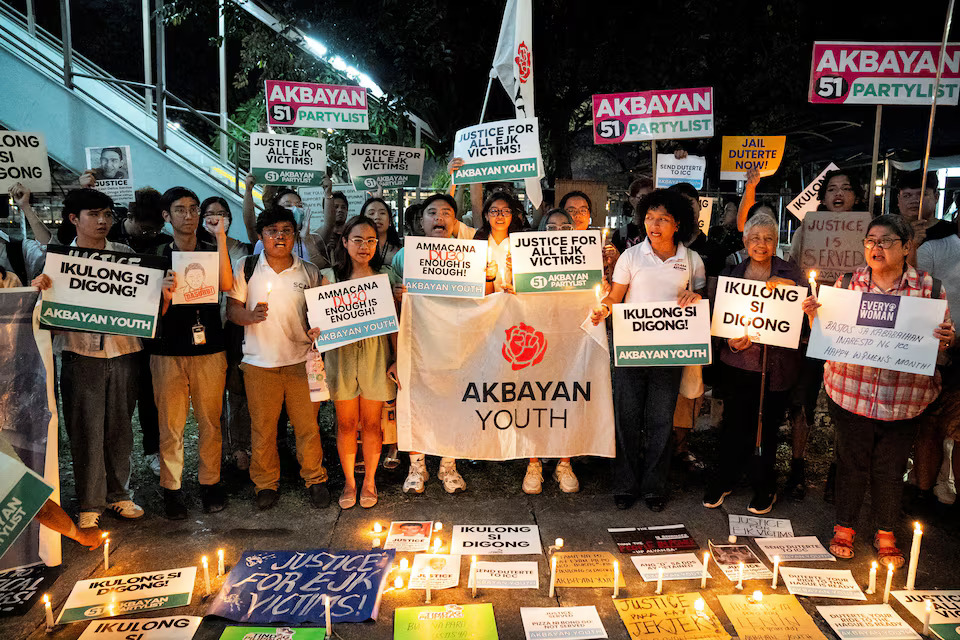 [3/14]People hold placards and lit candles during a protest following the arrest of former Philippine President Rodrigo Duterte, in Quezon City, Philippines, March 11, 2025. Photo: Reuters