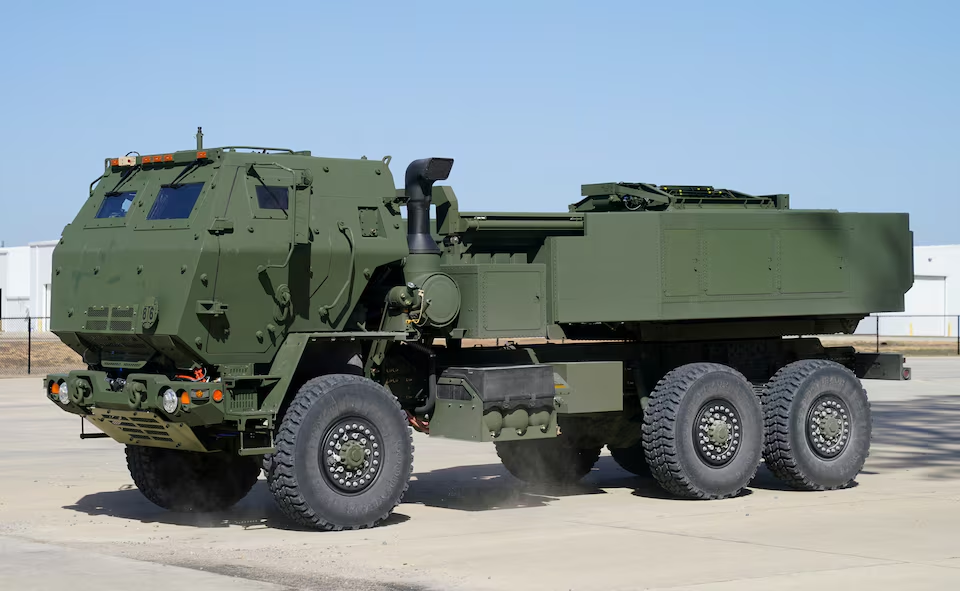 A HIMARS (High Mobility Artillery Rocket System) missile launcher is driven along a test track at Lockheed Martin Camden Operations in Camden, Arkansas, U.S., February 27, 2023. Photo: Reuters