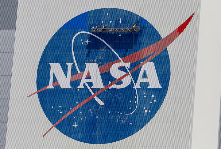 NASA, busy with astronaut missions, gets extra week to submit mass layoff plan