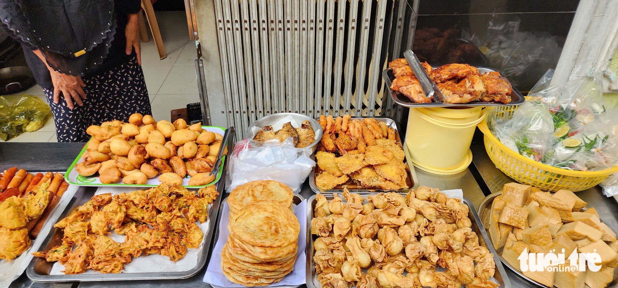 Ramadan food market in Ho Chi Minh City draws crowds every afternoon