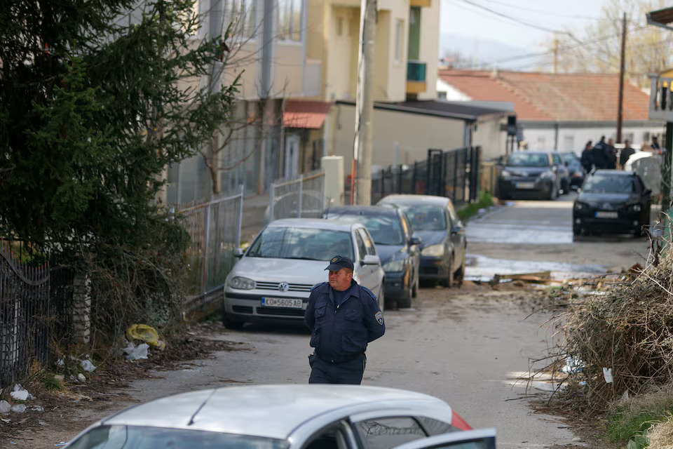 [9/11]An emergency responder walks outside a night club, following a fire resulting in casualties, in the town of Kocani, North Macedonia, March 16, 2025. Photo: Reuters