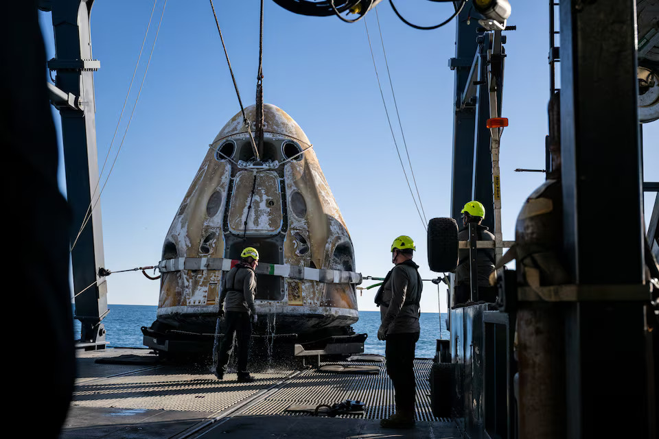 [6/16]Support teams onboard the SpaceX recovery ship MEGAN work around a SpaceX Dragon spacecraft shortly after it landed with NASA astronauts Nick Hague, Suni Williams, Butch Wilmore, and Roscosmos cosmonaut Aleksandr Gorbunov aboard in the water off the coast of Tallahassee, Florida, Tuesday, March 18, 2025. Photo: Reuters