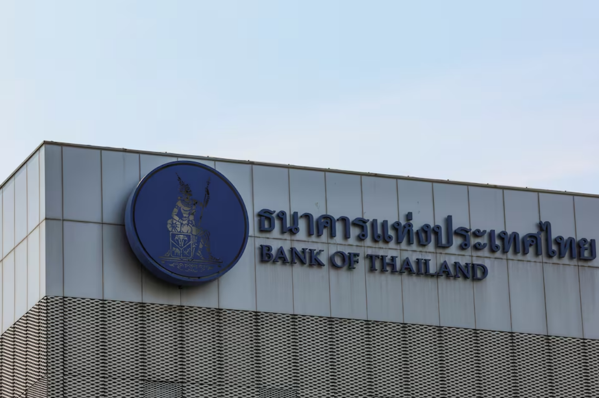 Thai economy to grow slightly above 2.5%, recovery more uneven, c.bank minutes show