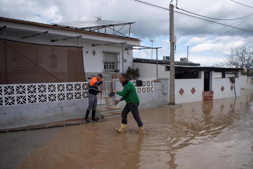 Record numbers forced to flee climate disasters: UN