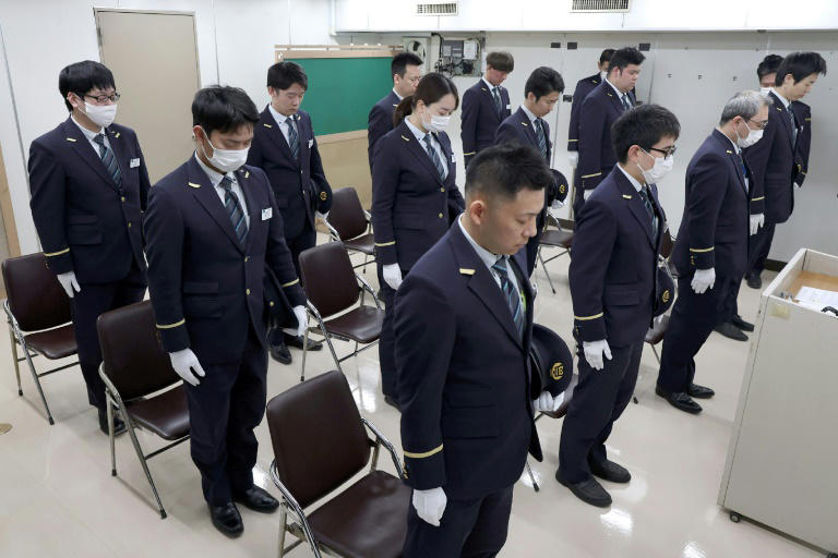 Employees of Tokyo Metro observe a moment of silence in the office at Kasumigaseki Station to mark 30 years since the Tokyo subway sarin gas attack in Tokyo on March 20, 2025. Photo: Jiji Press / AFP