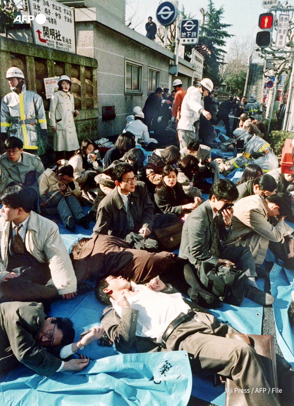 Subway passengers wait to receive medical attention after inhaling Sarin nerve gas in Tokyo's subway on March 20, 1995. Photo: Jiji Press / AFP