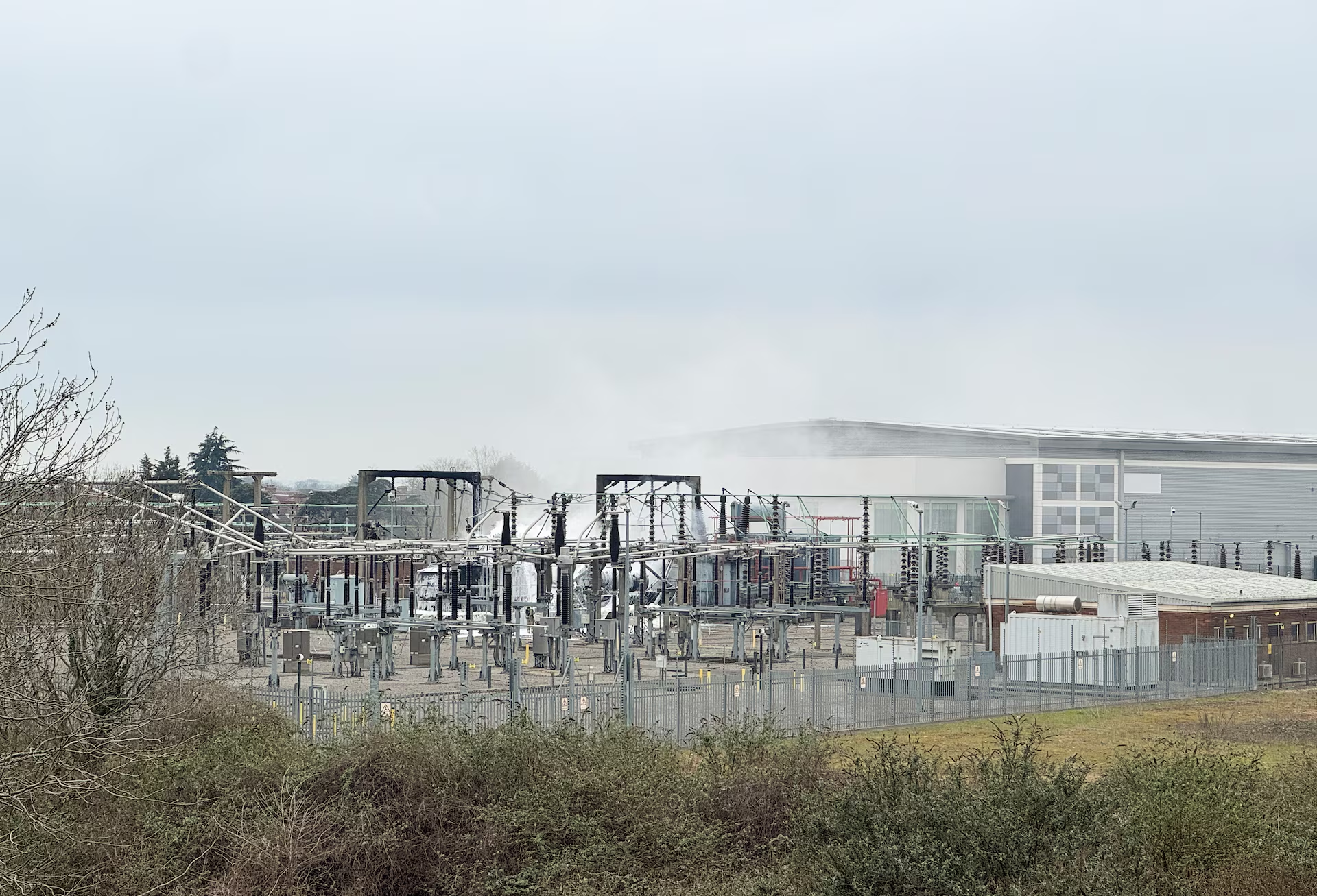 Smoke rises from a fire at the North Hyde Electricity Substation, which wiped out power and closed Heathrow Airport, in Hayes, Britain, March 21, 2025. Photo: Reuters